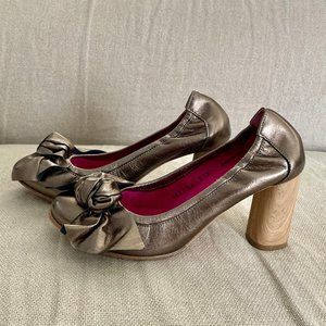 FERCA 81 SIZE 6 US  MADE IN ITALY BEAUTIFUL GOLD LEATHER SHOES